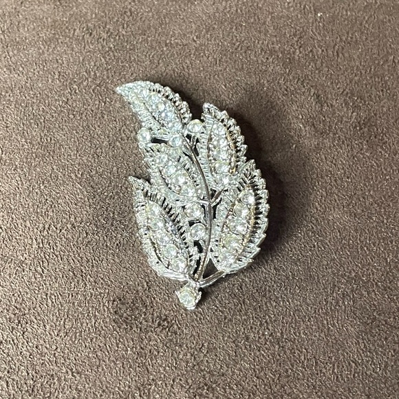 Rhinestone brooches (Your Choice of 1 of 5) - Picture 8 of 11